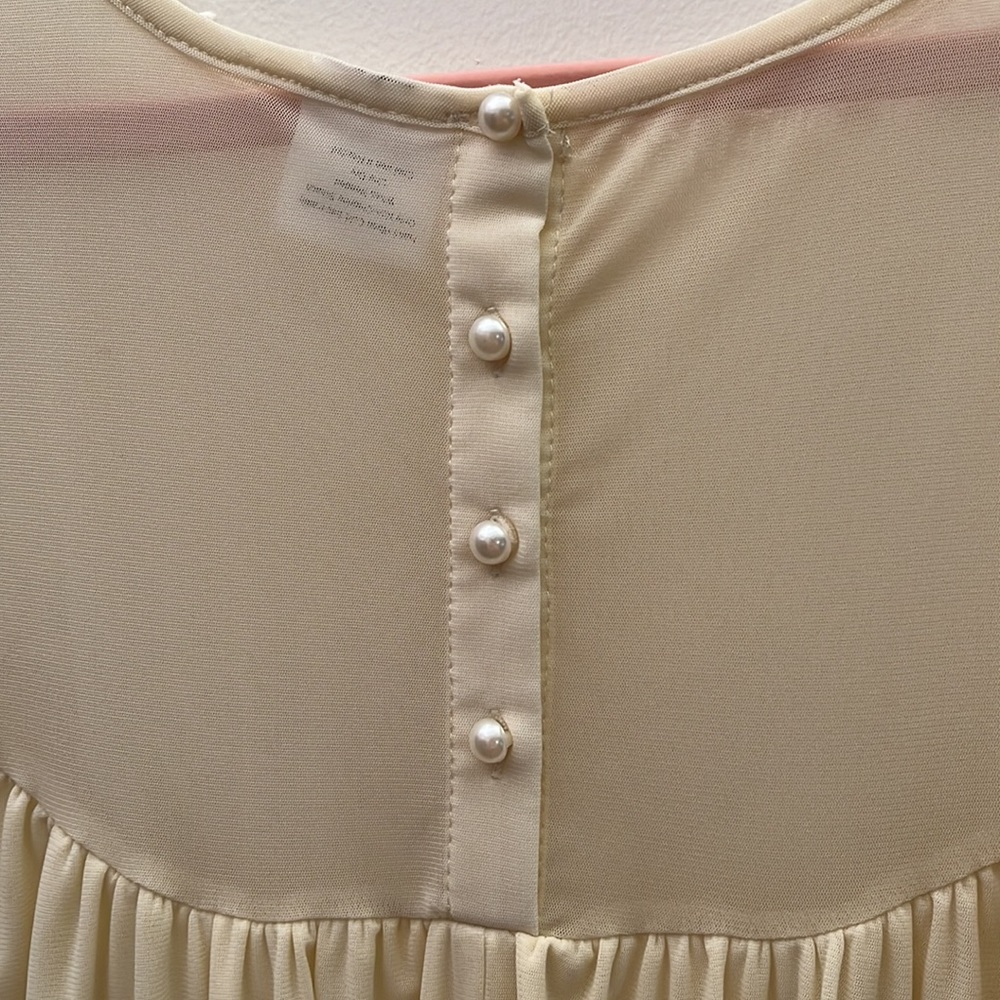 🌷Stunning Ivory Blouse - Picture 3 of 5